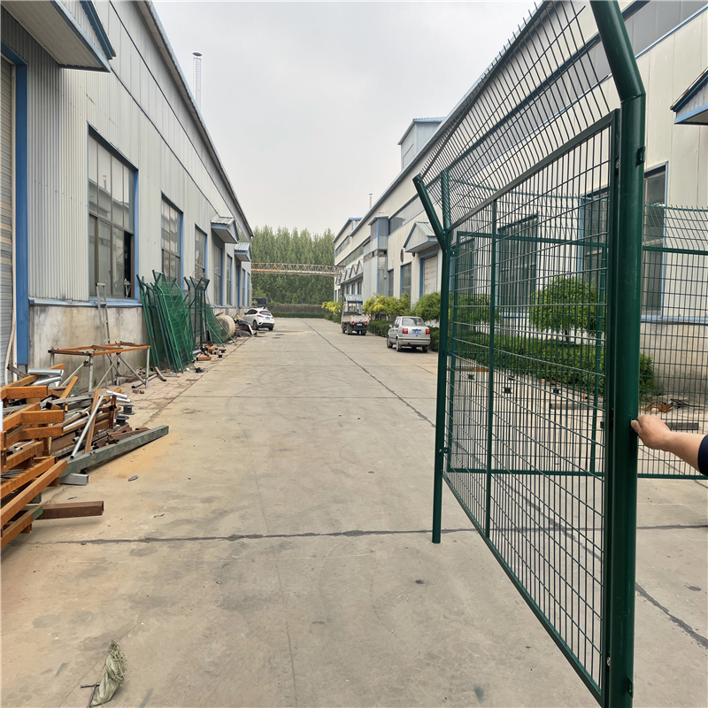 机场隔离围栏网 - 安平县艾瑞金属丝网有限公司图片3