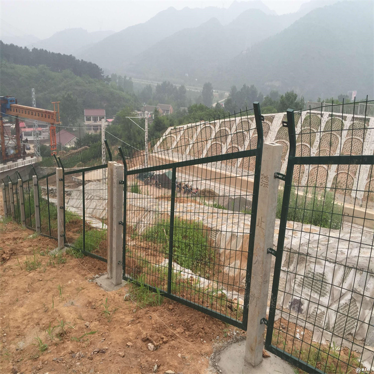 高速铁路防护栅栏   - 安平县艾瑞金属丝网有限公司图片4