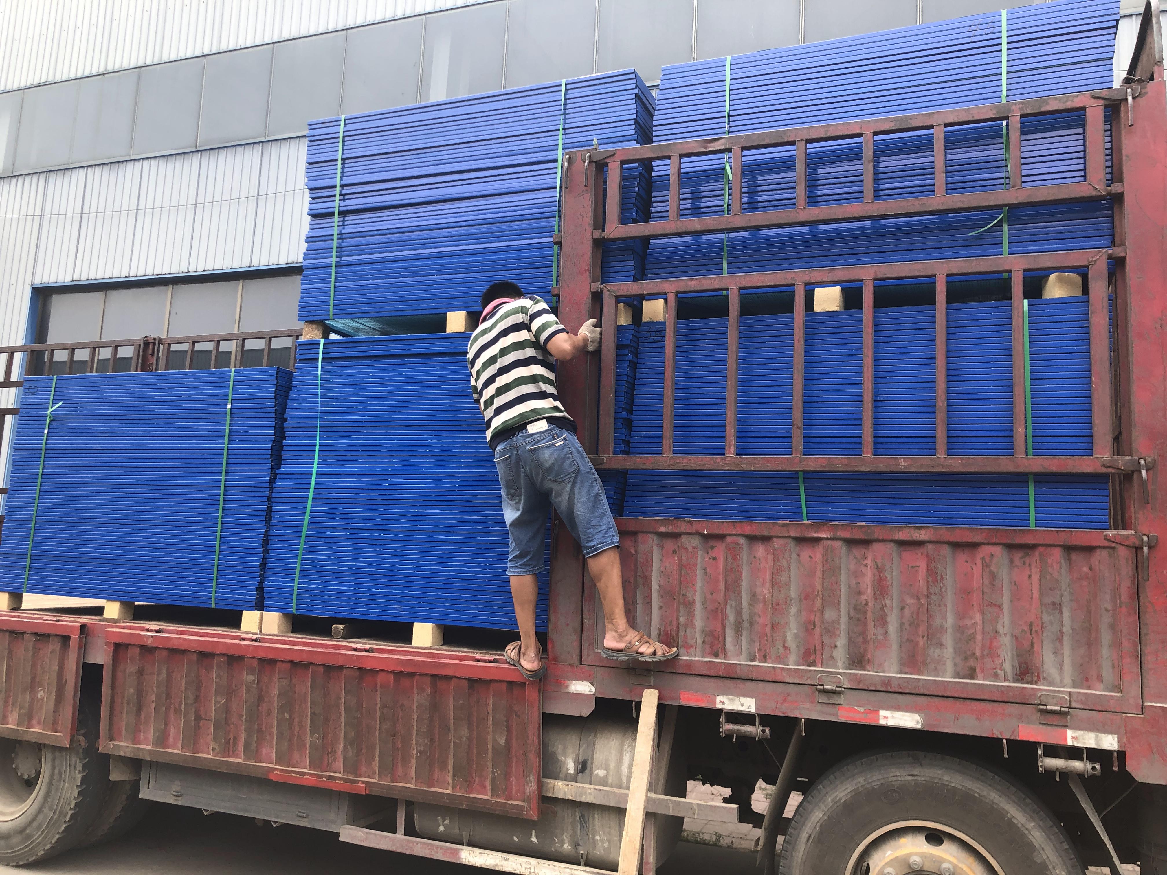 新型建筑工程爬架网 - 安平县艾瑞金属丝网有限公司图片2