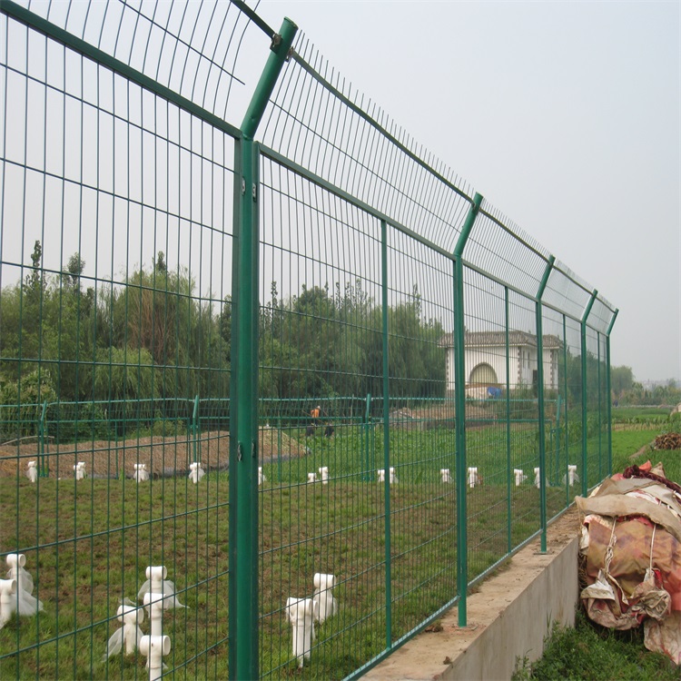 光伏场区围栏网的规格及使用 - 安平县艾瑞金属丝网有限公司图片4