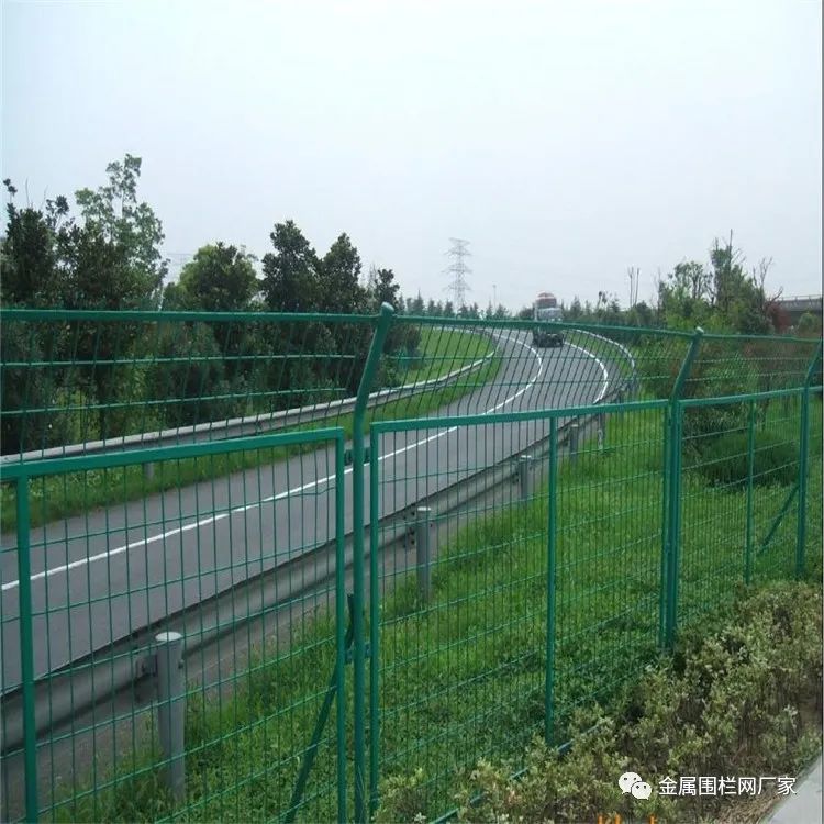 高速公路护栏网 - 安平县艾瑞金属丝网有限公司图片2