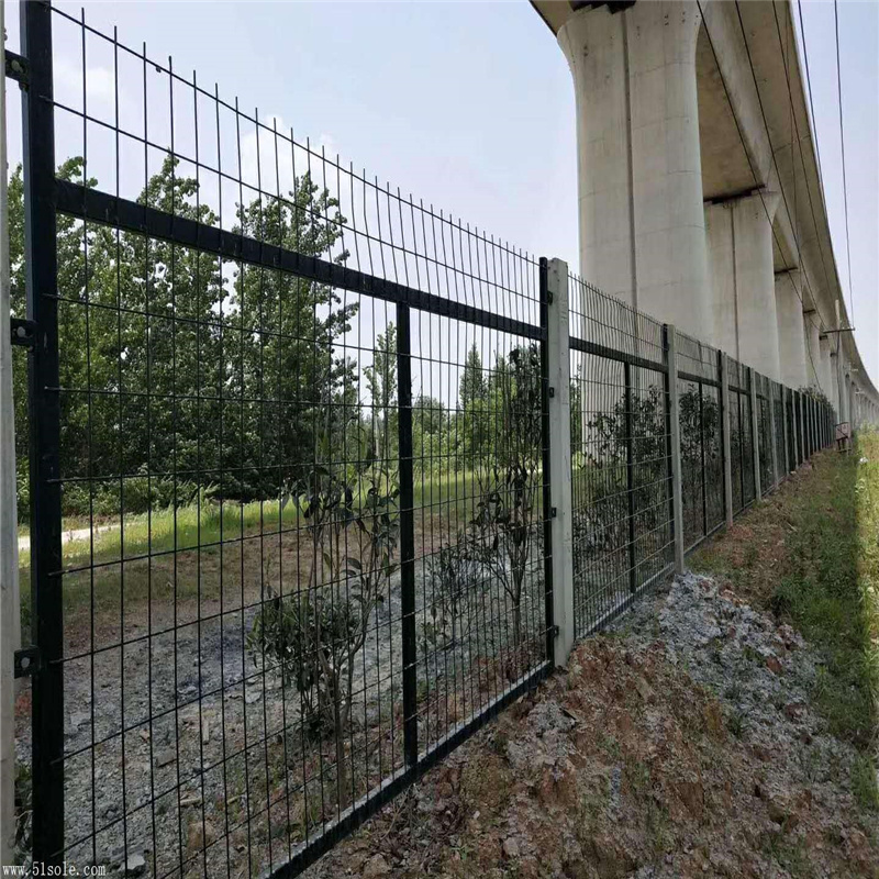 铁路防护栏 - 安平县艾瑞金属丝网有限公司图片2