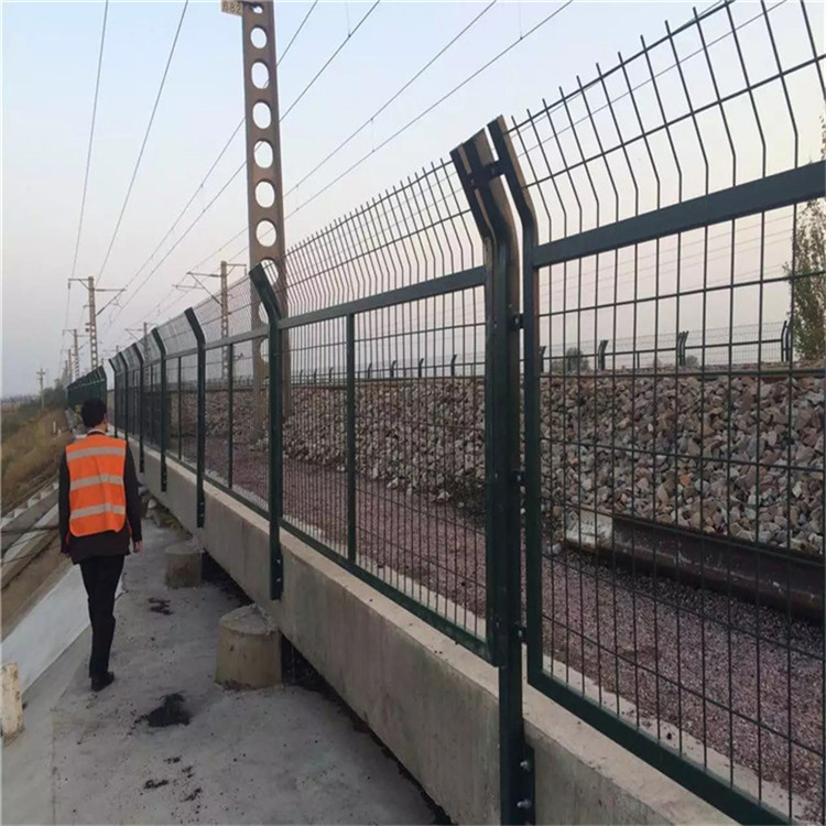 铁路栅栏 - 安平县艾瑞金属丝网有限公司图片3